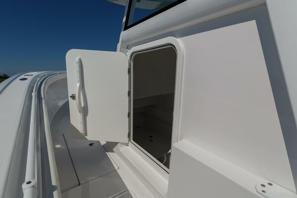 Onslow Bay TE Pelagic Predator- Center Console