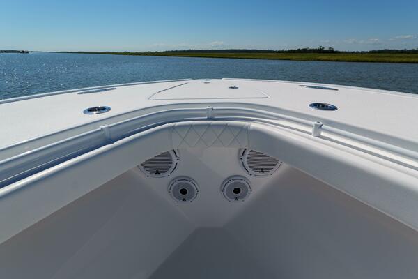 Onslow Bay TE Pelagic Predator- Bow