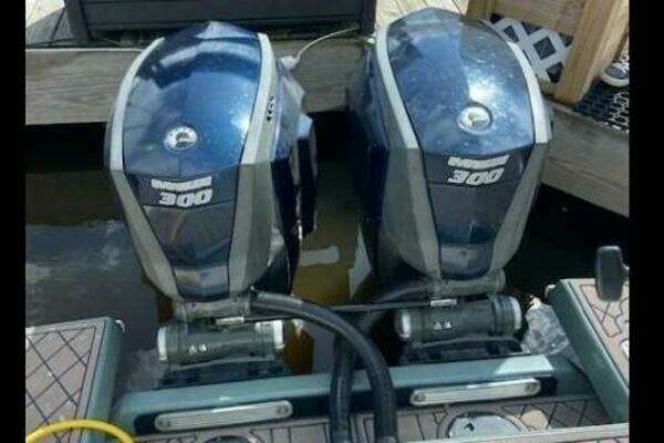 Photo of the 2004 Regal 2860