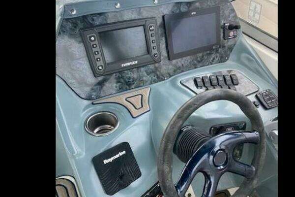 Photo of the 2004 Regal 2860