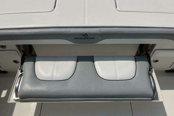 Regulator 31 Yacht For Sale