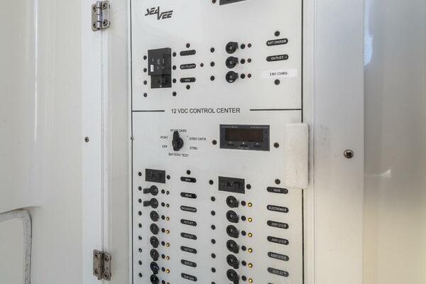 Remote Work 37ft SeaVee Yacht For Sale