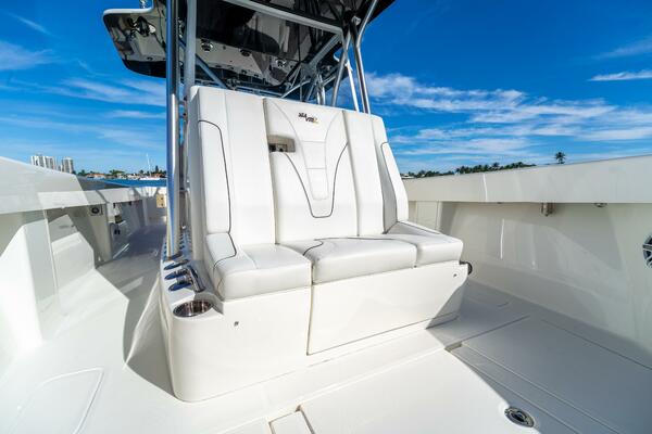 Remote Work 37ft SeaVee Yacht For Sale