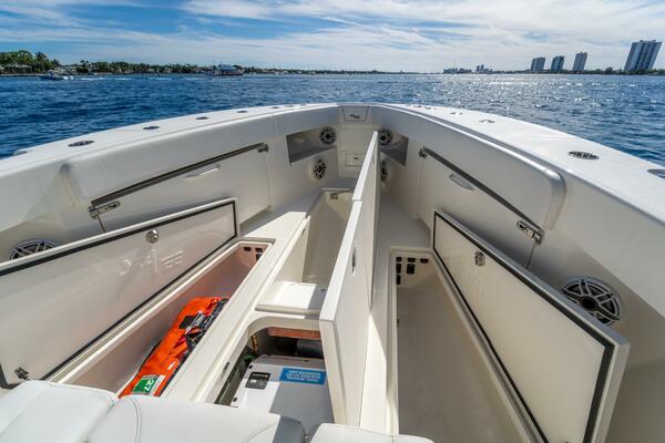 Remote Work 37ft SeaVee Yacht For Sale