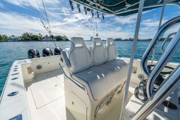 SeaVee 370z Yacht For Sale