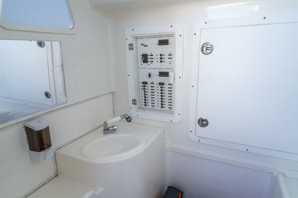 Remote Work 37ft SeaVee Yacht For Sale