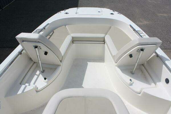 2021 Boston Whaler 27
