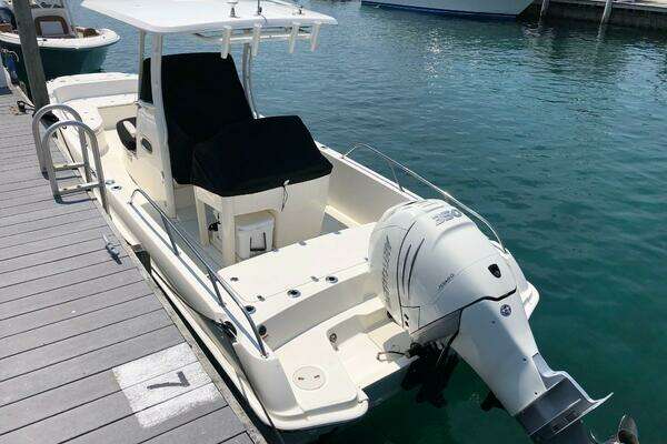 2021 Boston Whaler 27