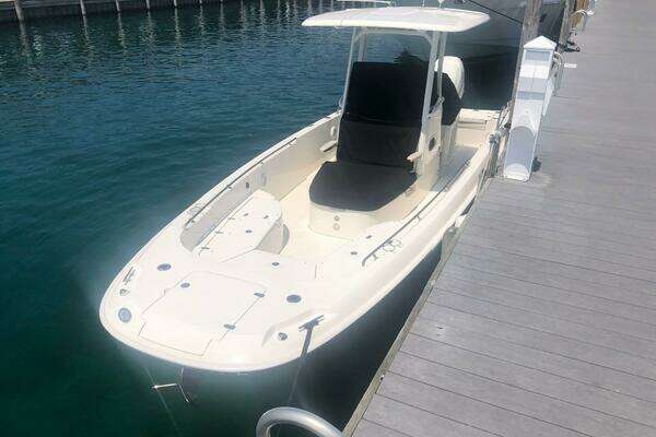 2021 Boston Whaler 27