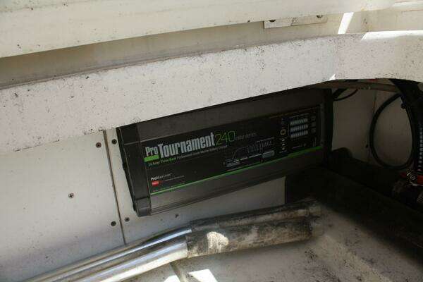 2021 Boston Whaler 27