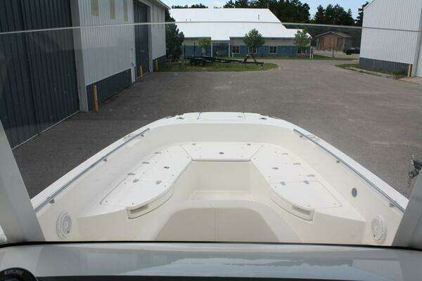 2021 Boston Whaler 27