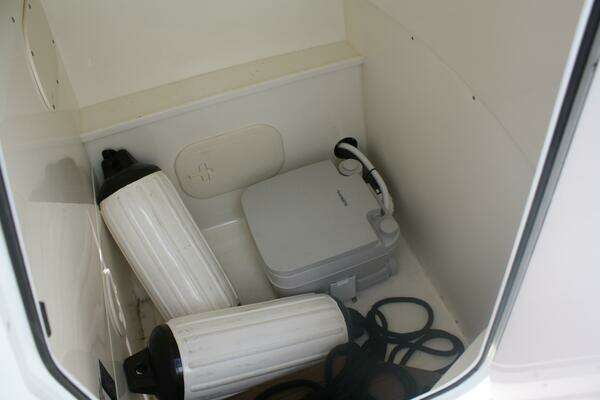 2021 Boston Whaler 27