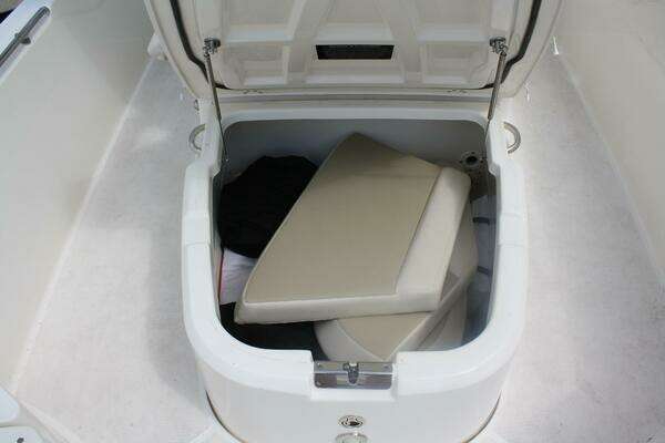 2021 Boston Whaler 27