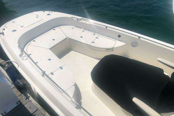 2021 Boston Whaler 27