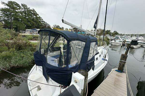 Photo of the 2003 Hunter 306 "Luna"