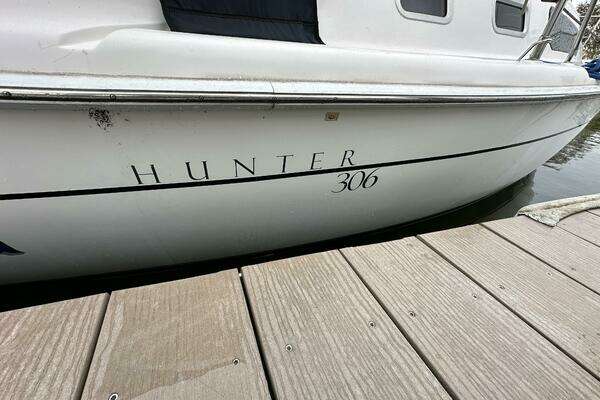 Photo of the 2003 Hunter 306 "Luna"