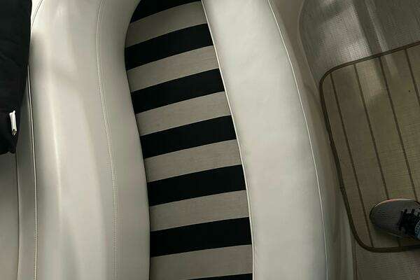 Meridian 391 Yacht For Sale