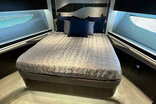 Sunseeker 60 Predator EVO Yacht For Sale