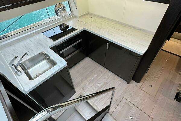 Sunseeker 60 Predator EVO Yacht For Sale