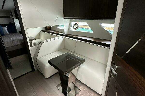 Sunseeker 60 Predator EVO Yacht For Sale