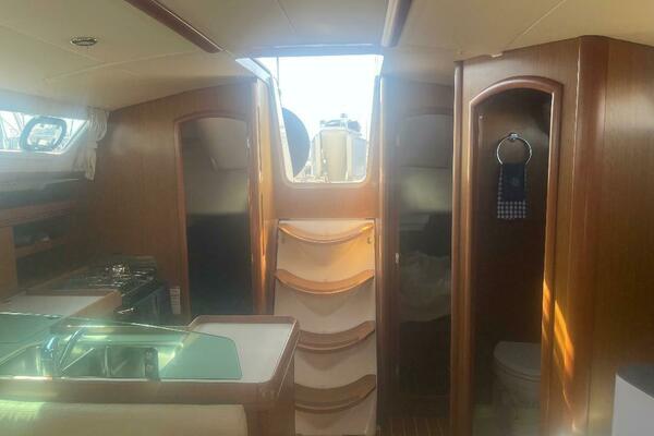 39ft Jeanneau Yacht For Sale