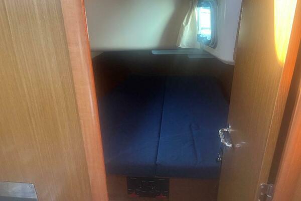 39ft Jeanneau Yacht For Sale