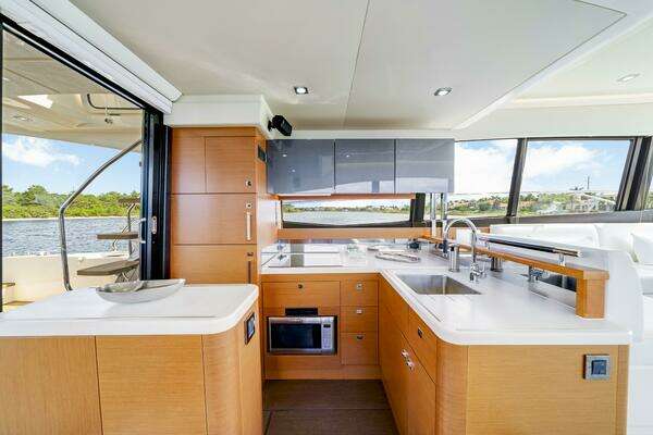 Prestige 560 Yacht For Sale