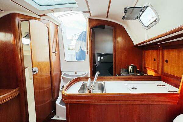 Stravaig 32ft Beneteau Yacht For Sale