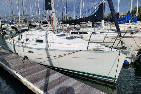 Stravaig 32ft Beneteau Yacht For Sale