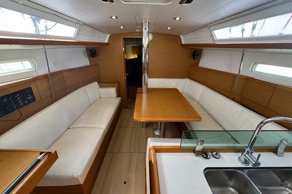 Sea Ranch II 38ft Jeanneau Yacht For Sale