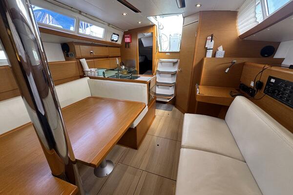 Sea Ranch II 38ft Jeanneau Yacht For Sale