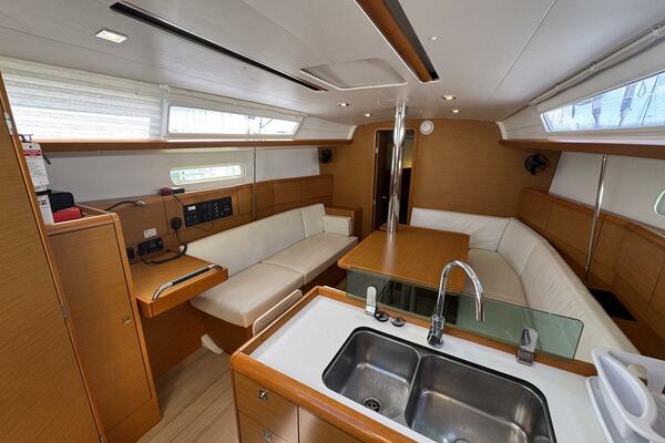 Sea Ranch II 38ft Jeanneau Yacht For Sale