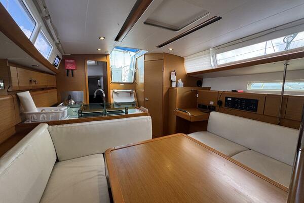 Sea Ranch II 38ft Jeanneau Yacht For Sale
