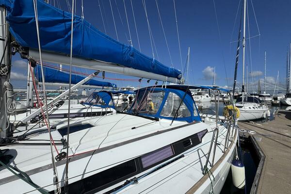 Sea Ranch II 38ft Jeanneau Yacht For Sale