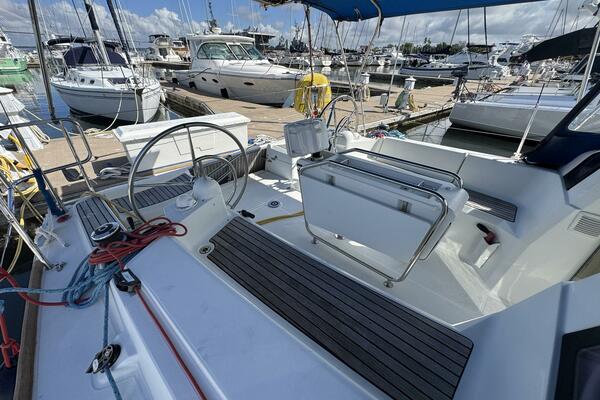 Sea Ranch II 38ft Jeanneau Yacht For Sale
