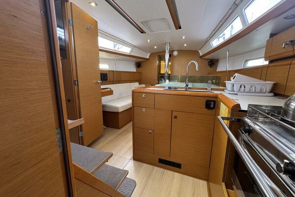 Sea Ranch II 38ft Jeanneau Yacht For Sale