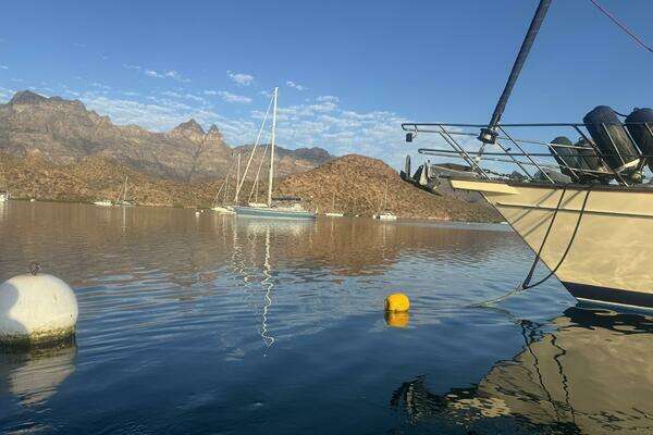 Photo of the 2005 Island Packet 445 "Make Me Laugh Again"