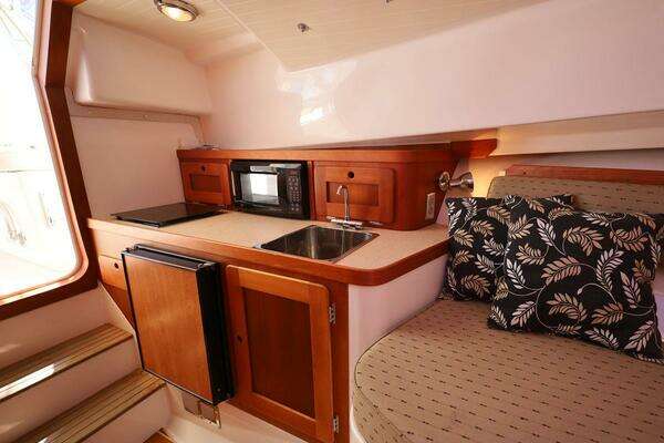 2007 Hunt Yachts 29