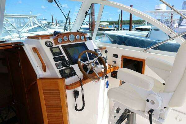 2007 Hunt Yachts 29