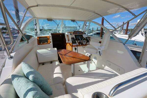 2007 Hunt Yachts 29