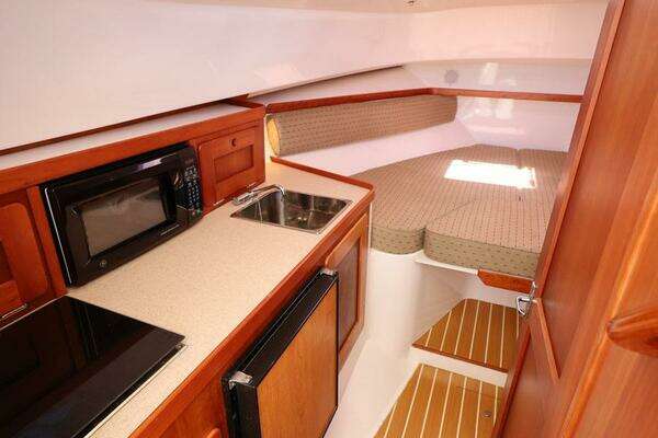 2007 Hunt Yachts 29