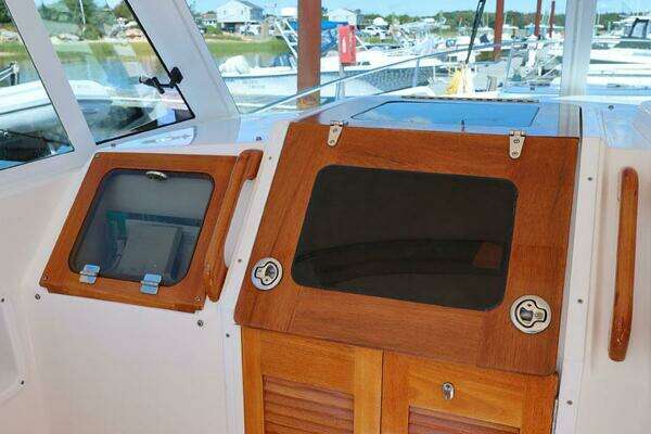 2007 Hunt Yachts 29