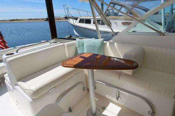 2007 Hunt Yachts 29