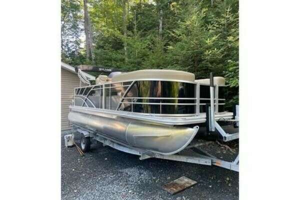 20-ft-Sylvan-2023-Mirage 820 CR- Halifax Nova Scotia Canada  yacht for sale