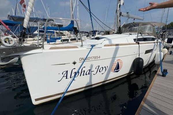 34ft Jeanneau Yacht For Sale