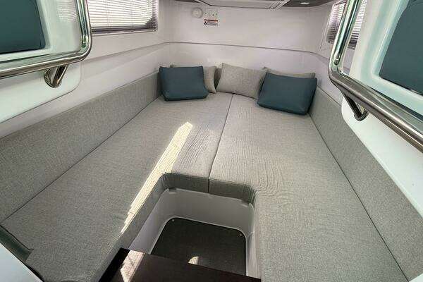 Axopar 37 XC AFT CABIN Yacht For Sale