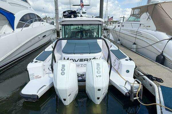 Axopar 37 XC AFT CABIN Yacht For Sale