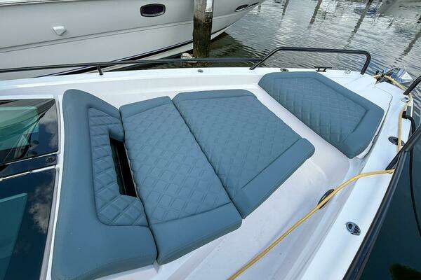 Axopar 37 XC AFT CABIN Yacht For Sale