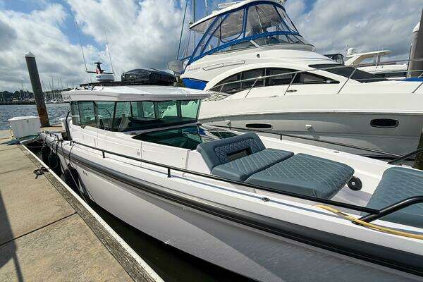 Axopar 37 XC AFT CABIN Yacht For Sale