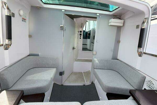 Axopar 37 XC AFT CABIN Yacht For Sale